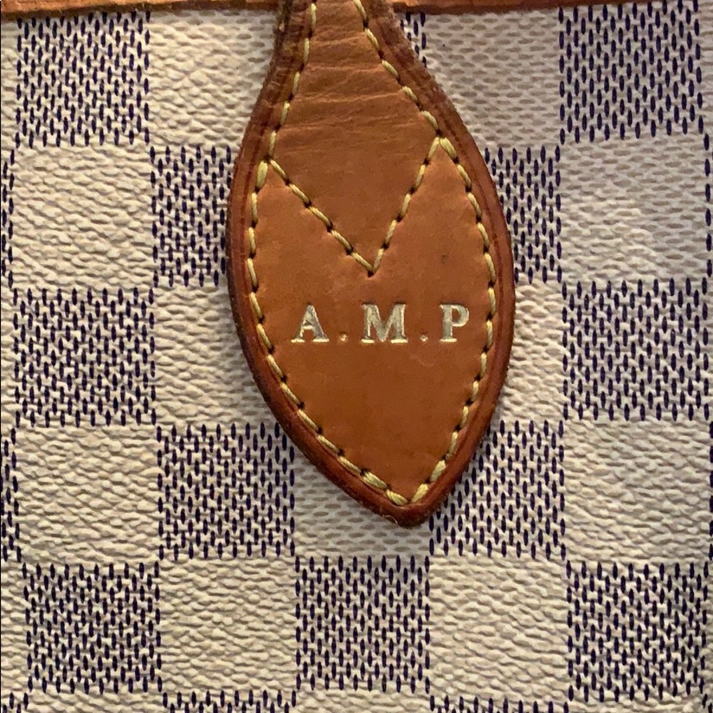 Meet your Posher, April